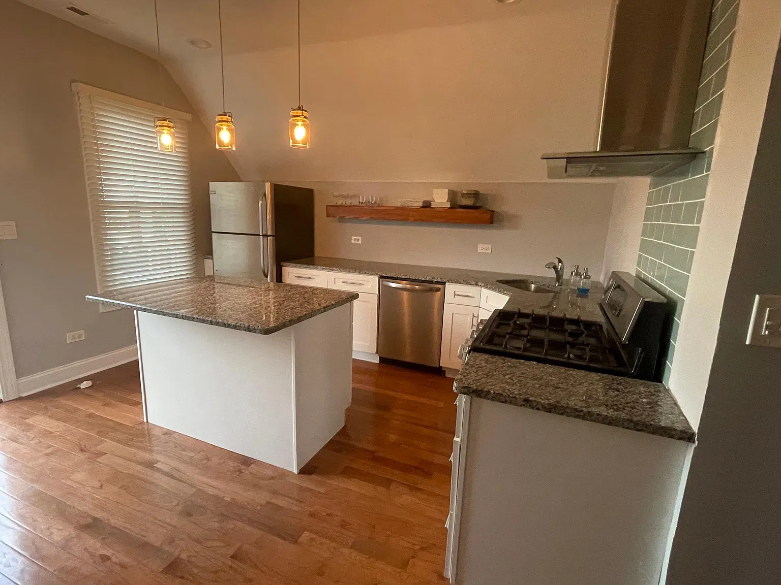 3608 W Wabansia Ave — Photo 4