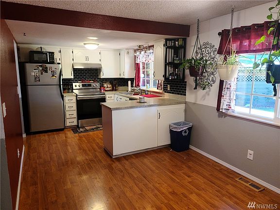 4th image of 2962 SE Joyce Ct