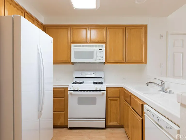 240 Caldecott Ln #108 — Photo 6