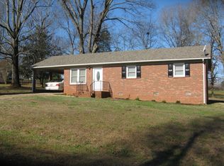 1730 Pioneer Dr, Newton, NC 28658