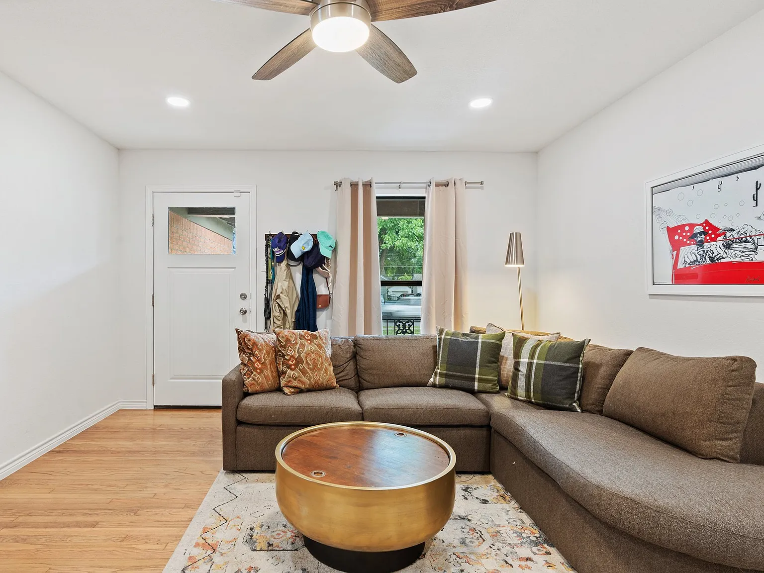 2422 Wilton Ave — Photo 2