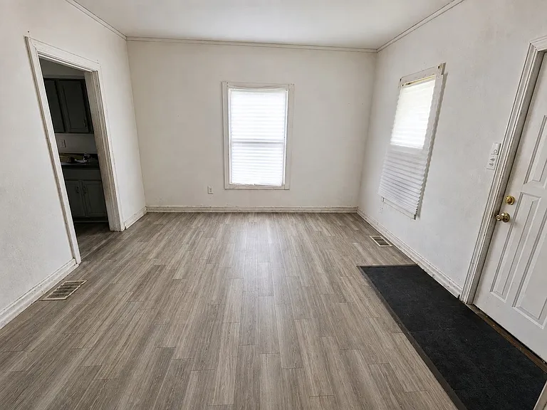 127 Kentucky Ave — Photo 2