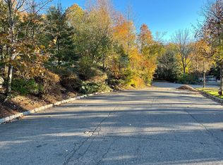2 Snow Crest Ct, Old Tappan, NJ 07675