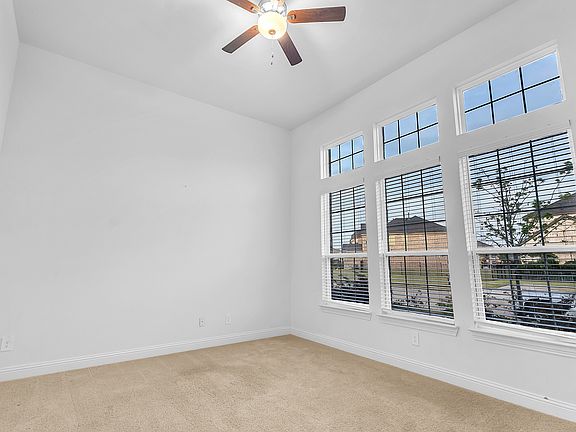 4th image of 4031 Yellow Jasmine Ln