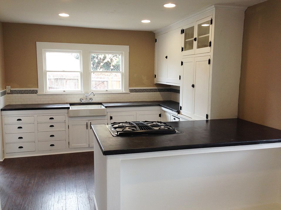 1st image of 615 W Noble Ave