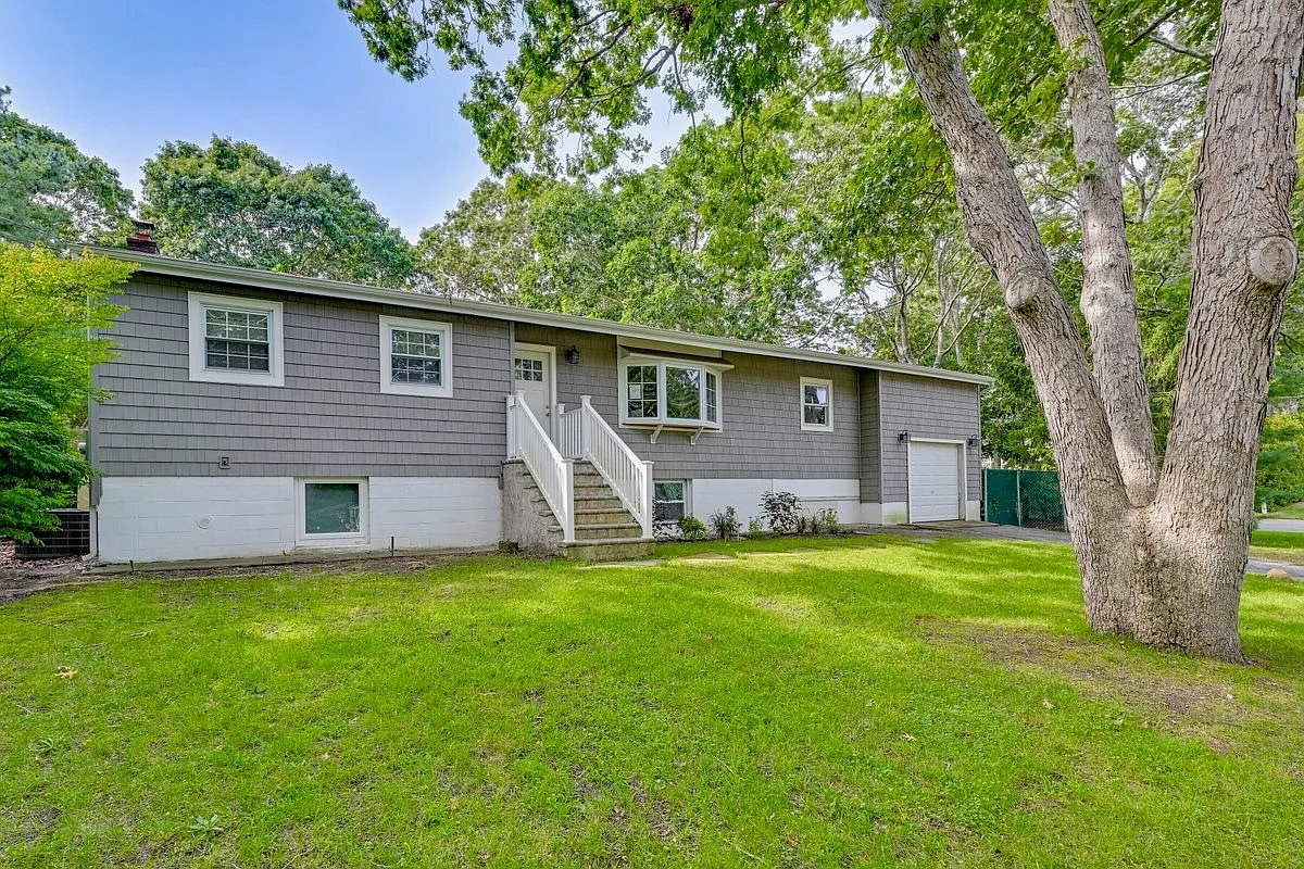Hampton Beach House with Private Yard & Heated Pool — Photo 1