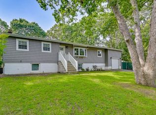 2 Fairview Rd, Hampton Bays, NY 11946