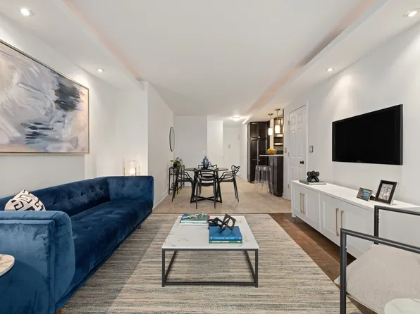 201 East 21st Street 1A image 1 of 8