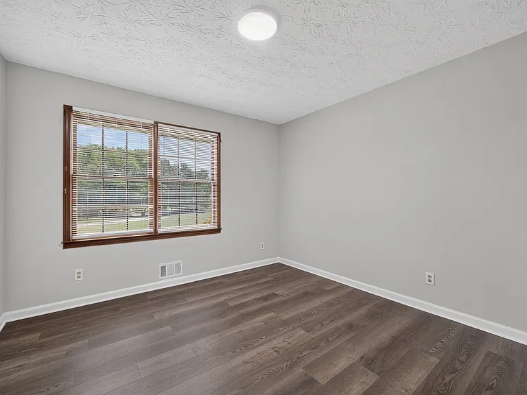 2591 Doc Hughes Rd — Photo 27