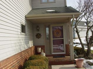 513 Frederick Ct, Oconomowoc, WI