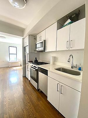 1st image of 214 E 89th St #10