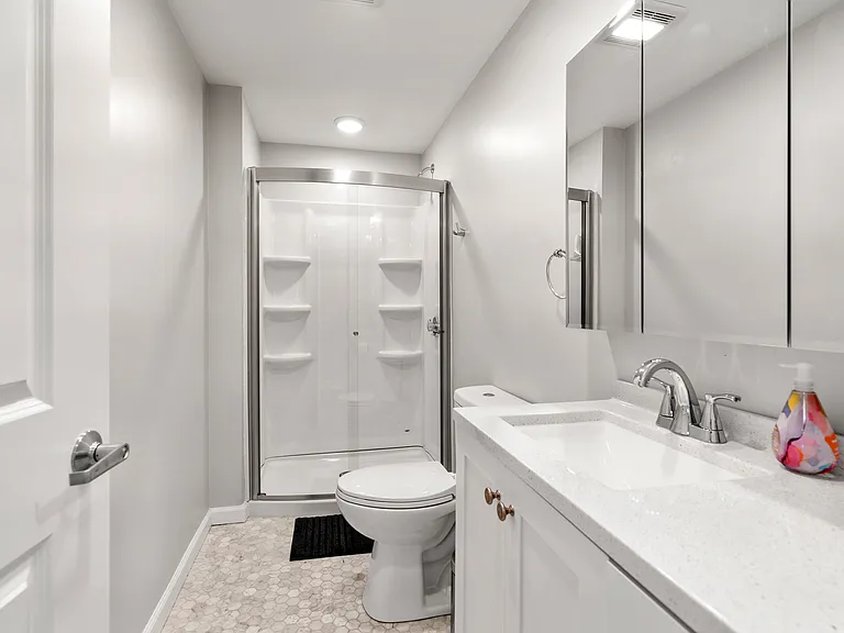 1061 Saratoga St #4 — Photo 4