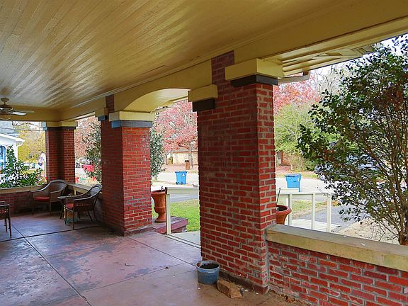 2nd image of 602 W Burleson St