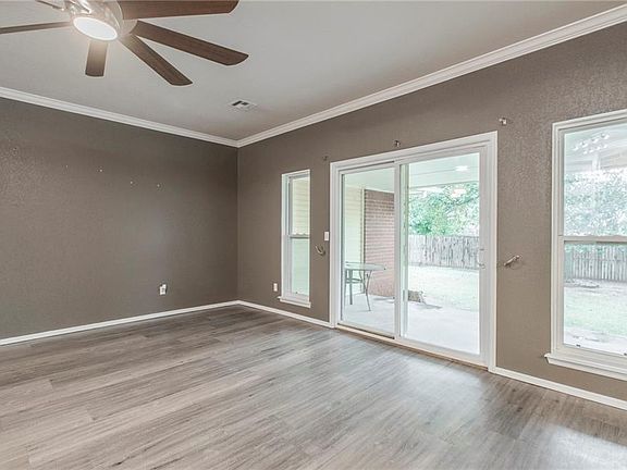 5th image of 1329 Greenfield Dr