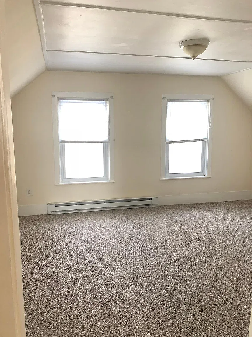 3 bed, $3,000 — Photo 2