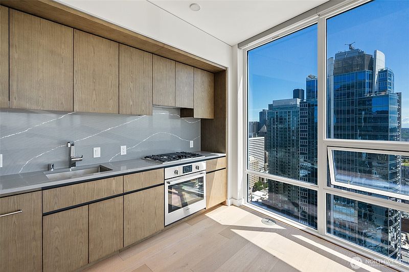 3rd image of 121 Stewart Street #3105