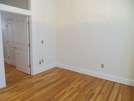 5th image of 20 Symphony Rd APT 1
