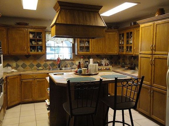 4th image of 412 Jonquil Ave
