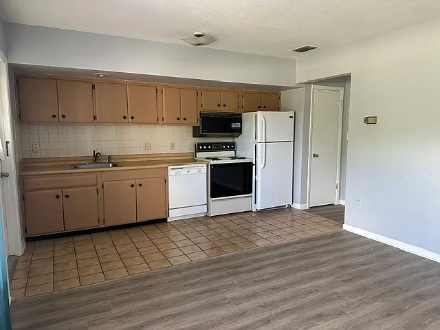 2301 Bay Dr #2 — Photo 10