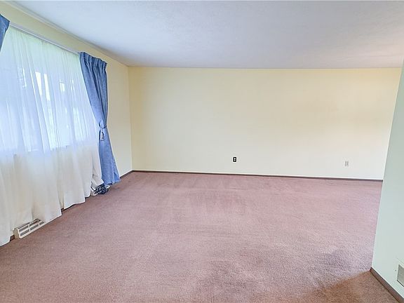 3rd image of 184 Belvedere Dr