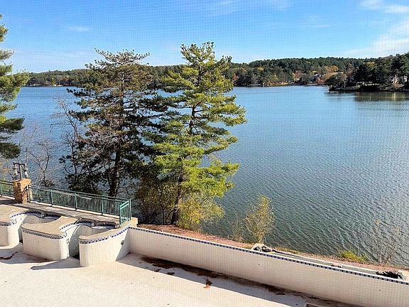 2nd image of 350 E Hiawatha Dr #212