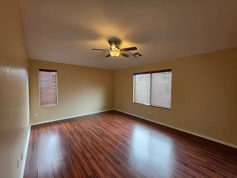 7805 S 48th Ln — Photo 24