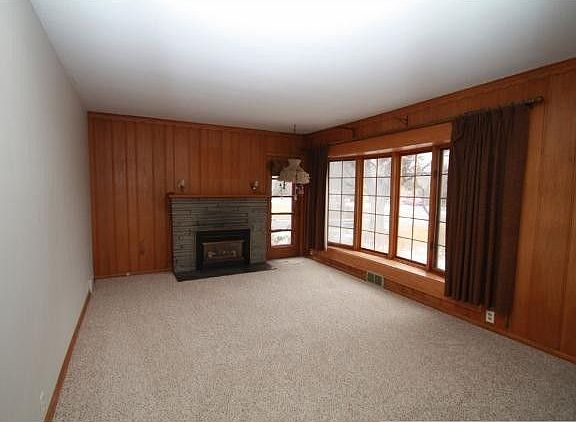 4th image of 12033 Mississippi Dr N
