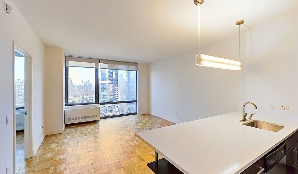 1st image of 312 11th Ave APT 16N