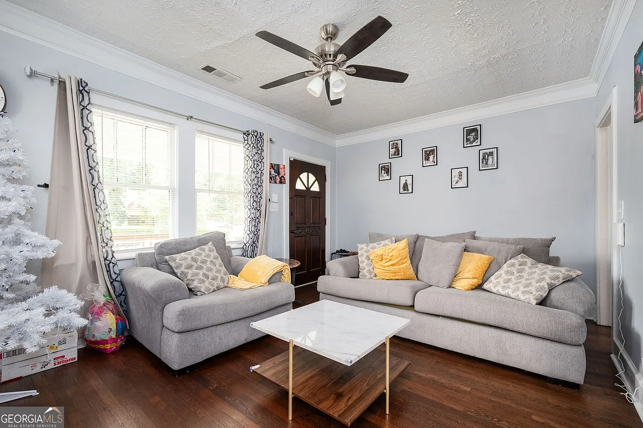 3 bed, 1271 sqft, $2,100 — Photo 4
