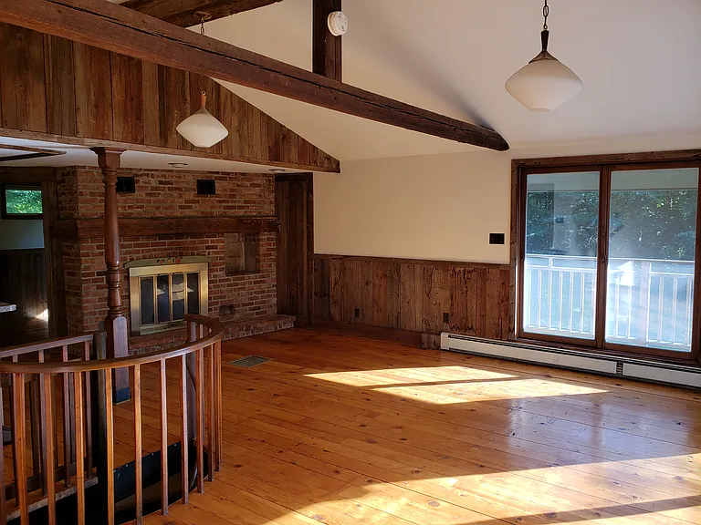 190 Goeltz Rd — Photo 4