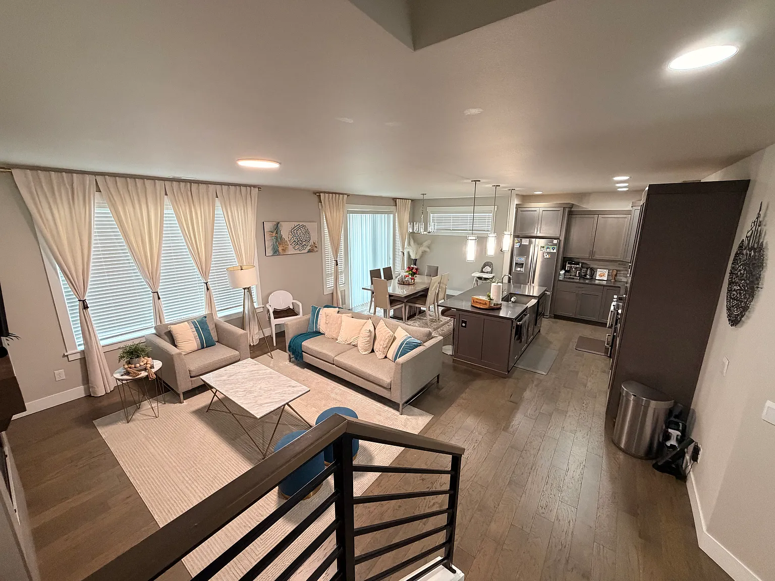 3 bed, 2.5 bath, 2005 sqft, $3,500 — Photo 4