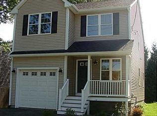 17 Colonial Ave, Barrington, RI 02806