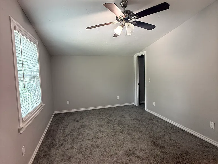 904 E Comanche St — Photo 16
