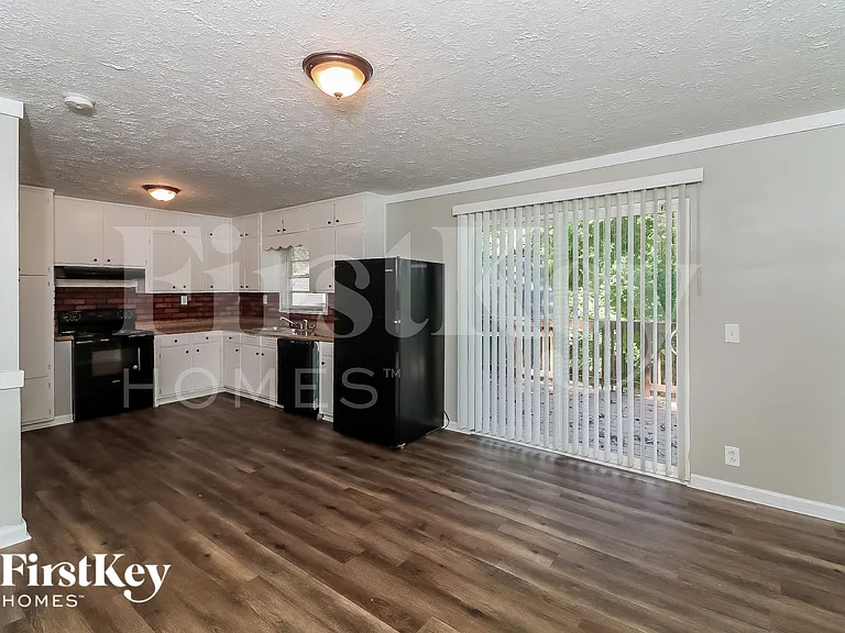 5379 Park Ave — Photo 5