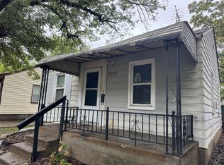 18957 Kingsville St, Harper Woods, MI 48225