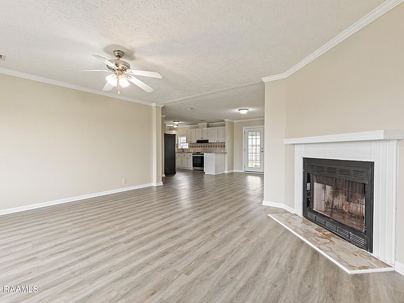 5th image of 310 Breezy Ln