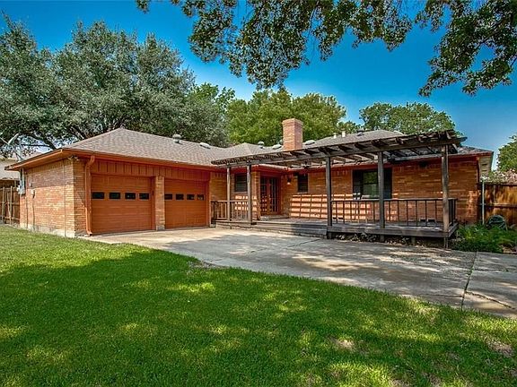 2nd image of 802 Wildgrove Dr
