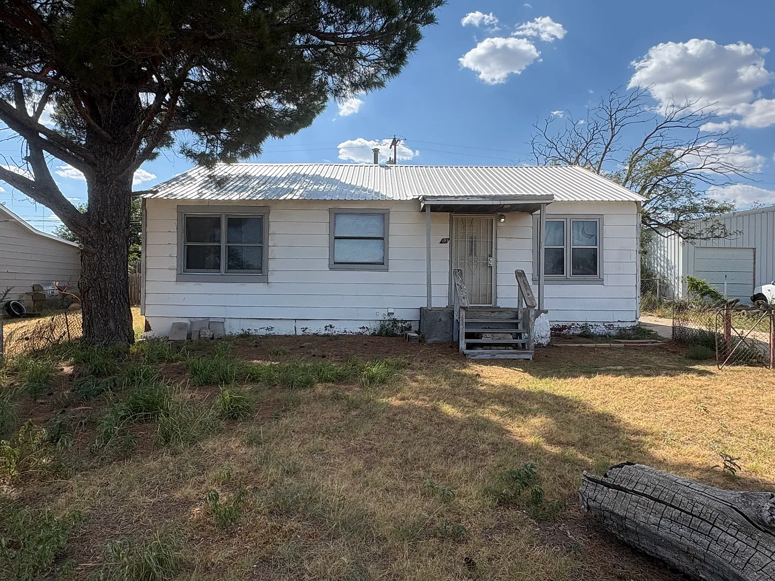 3 bed, 1296 sqft, $1,600 — Photo 1