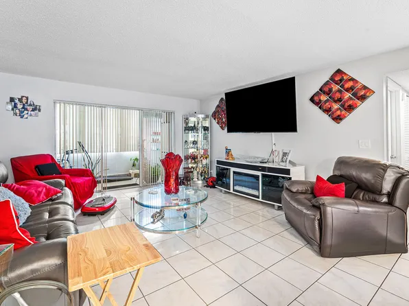 725 Lori Drive, 101, Palm Springs, FL 33461