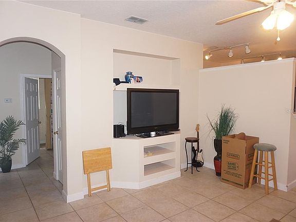 3rd image of 3919 Peppervine Dr