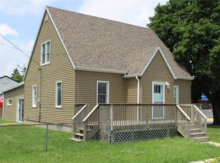 302 S Main St, Monticello, IA