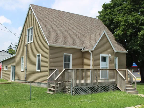 302 S Main St, Monticello, IA 52310