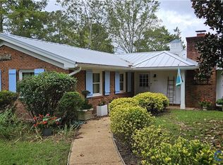 459 Willow Ln, Topping, VA 23169