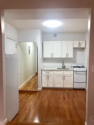 Rented by Warren T Real Estate Corp. | media 14