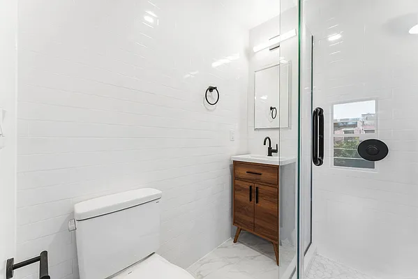 Bathroom, photo 2
