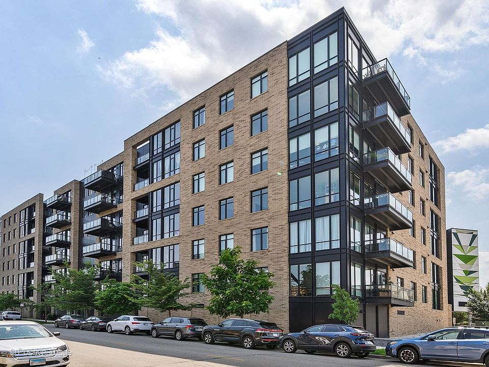 1st image of 1701 W Webster Ave #602