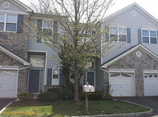 15 Harbor Bay Cir, Laurence Harbor, NJ