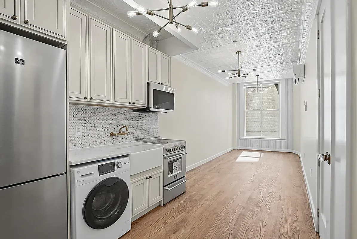 63 Nassau Street — Photo 4