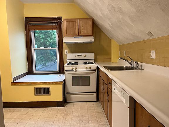 3rd image of 195 Summer St #195