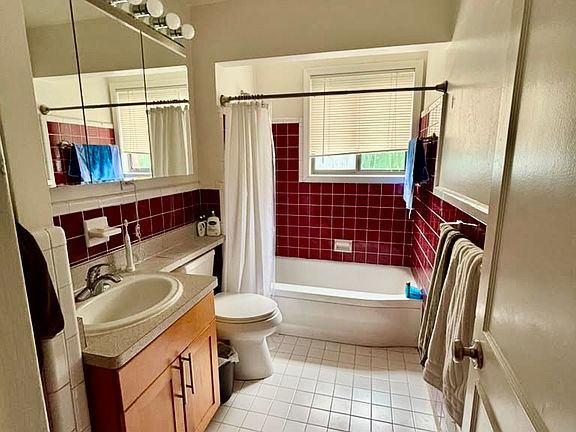 3rd image of 25707 Woodward Ave APT 207